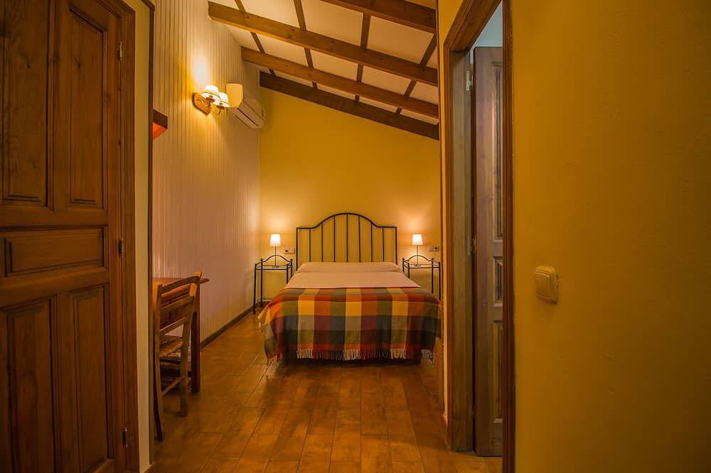 Casa Rural del Corral y Apartamentos for 10 people in Malpartida de Plasencia, Monfragüe National Park