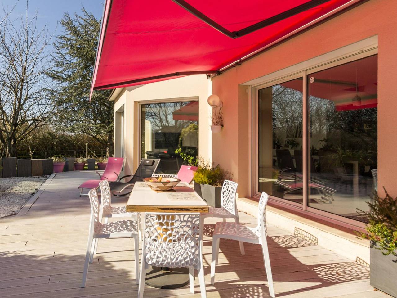 Maison de luxe avec piscine privée à Jullouville, jardin clos, wifi et parking in Jullouville, Côte de la Déroute
