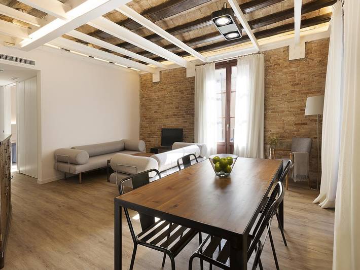 Holiday apartment for 4 people, with balcony in Ciutat Vella