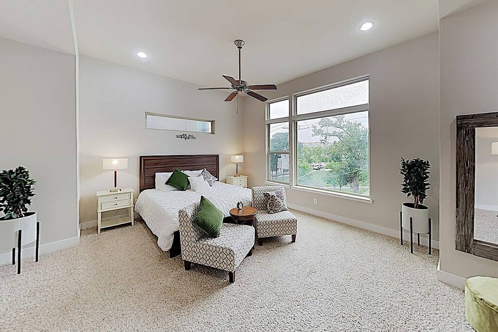 Washington Corridor All-Suite w/ 2-Car Garage, Balcony & Gourmet Kitchen in Houston, Harris County