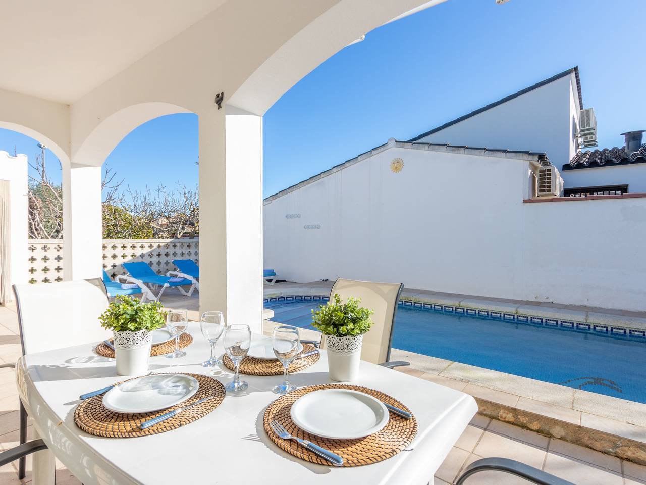 Erbanozi in Castellón de Ampurias, Alt Empordà