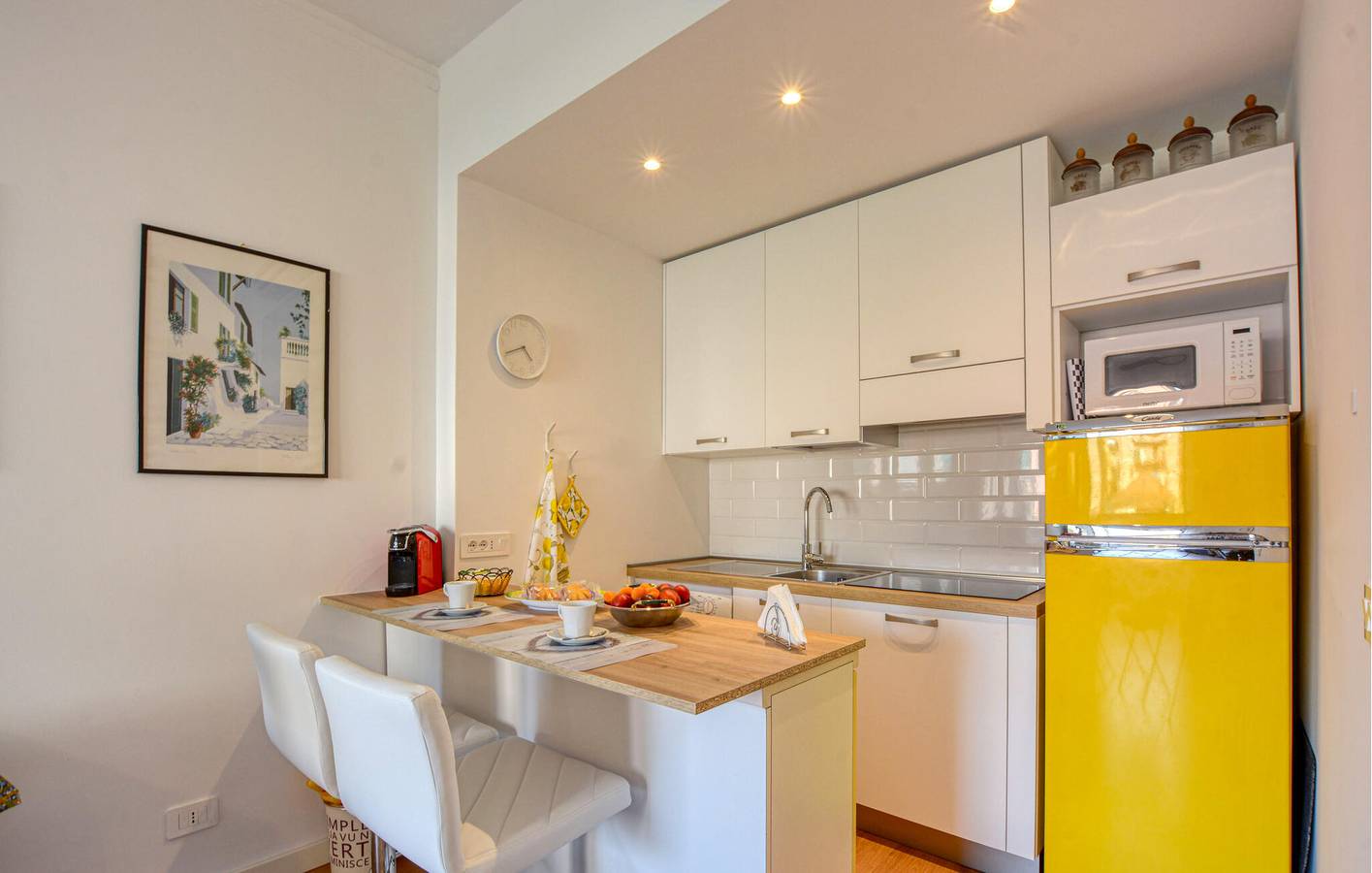 Entire holiday apartment, Cozy Beachside Apartment with Terrace & Parking in Rapallo (City), Rapallo