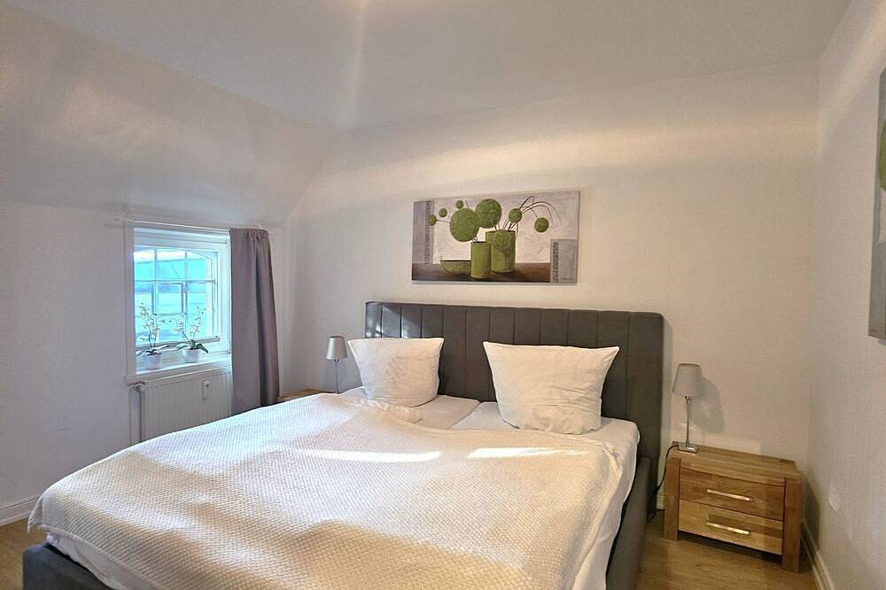 Ganze Wohnung, Ferienwohnung im Eg in Wrixum auf Föhr: 76 m² mit Terrasse & Garten in Wrixum, Föhr