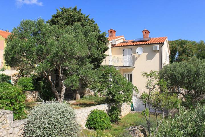 Ganze Wohnung, 1-Zimmer-Ferienwohnung mit Terrasse Nerezine, Losinj A-2518-c in Nerezine, Lošinj (Kvarner Bucht)