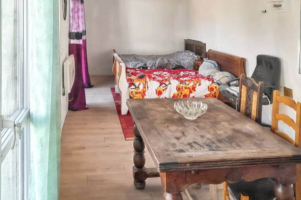 Entire apartment, Homerez - Comfortable studio in Bellerive-sur-Allier in Bellerive-sur-Allier, Vichy region