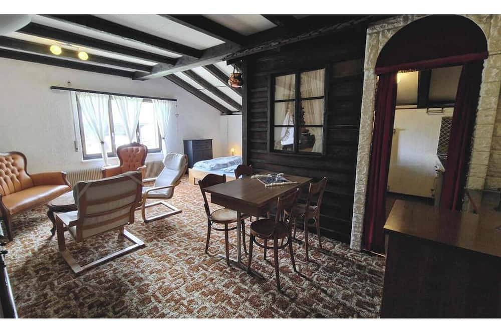Ganze Wohnung, Dachwohnung mit Charme in Eischoll, Walliser Alpen