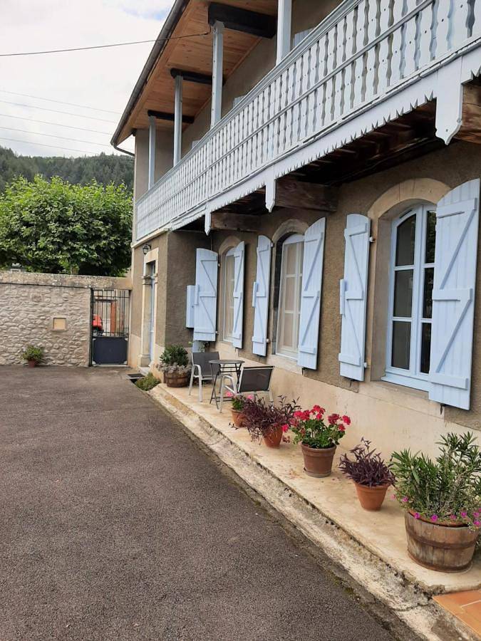 Appartement entier, Bel appartement rénové dans maison bigourdane in Pouzac, Hautes-Pyrénées