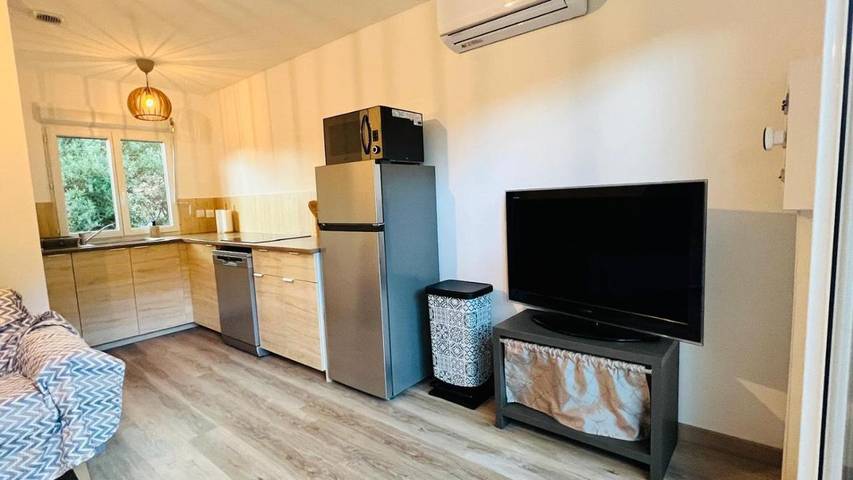 Location de vacances pour 6 personnes, avec jardin ainsi que piscine et vue à Saint-Brès - 3