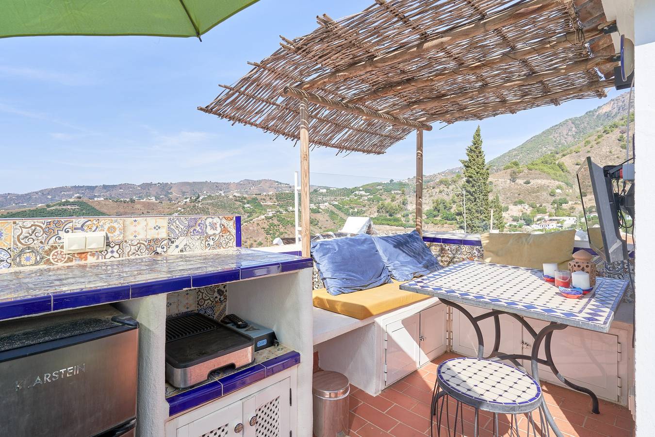 Holiday Home 'La Casita Chica' with Private Terrace, Wi-Fi and Air Conditioning in Frigiliana Road, Frigiliana