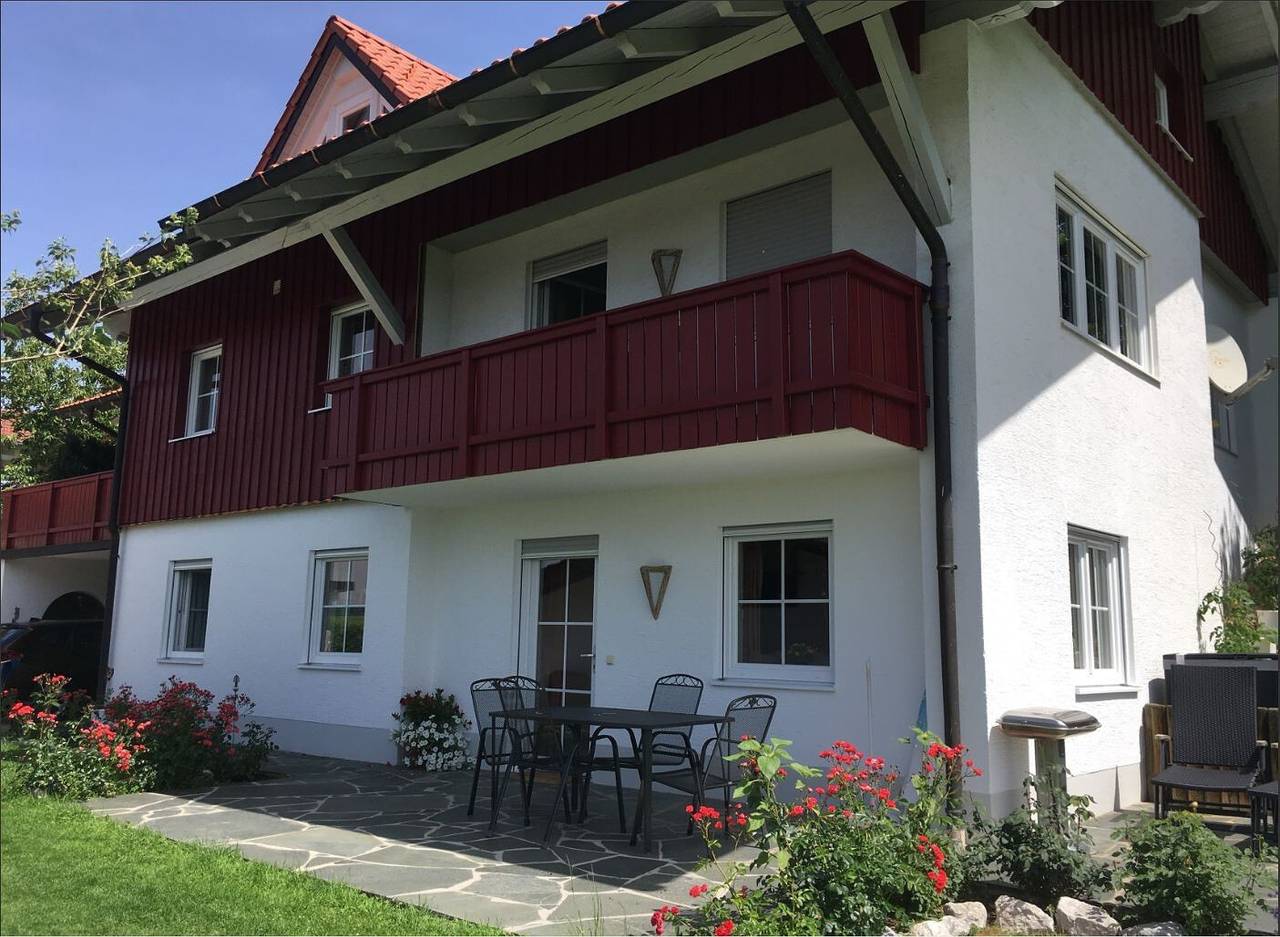 Geheel appartement, Appartement 'Ferienwohnung Haus Bauer' met Uitzicht op de Bergen, Privéterras en Wifi in Tachinger See, Waging am See