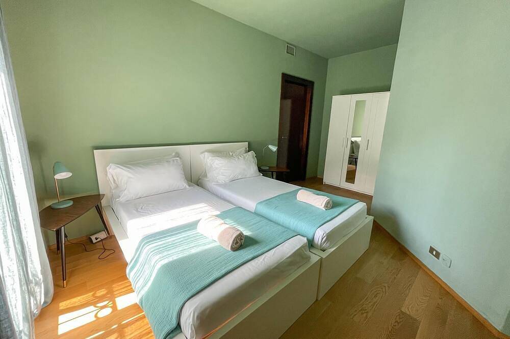 Hel lejlighed, Suite \"Luccio\" at 2 steps from the lake with panoramic view. Lounge bar and swimming pool in Riva (Faggeto Lario), Faggeto Lario