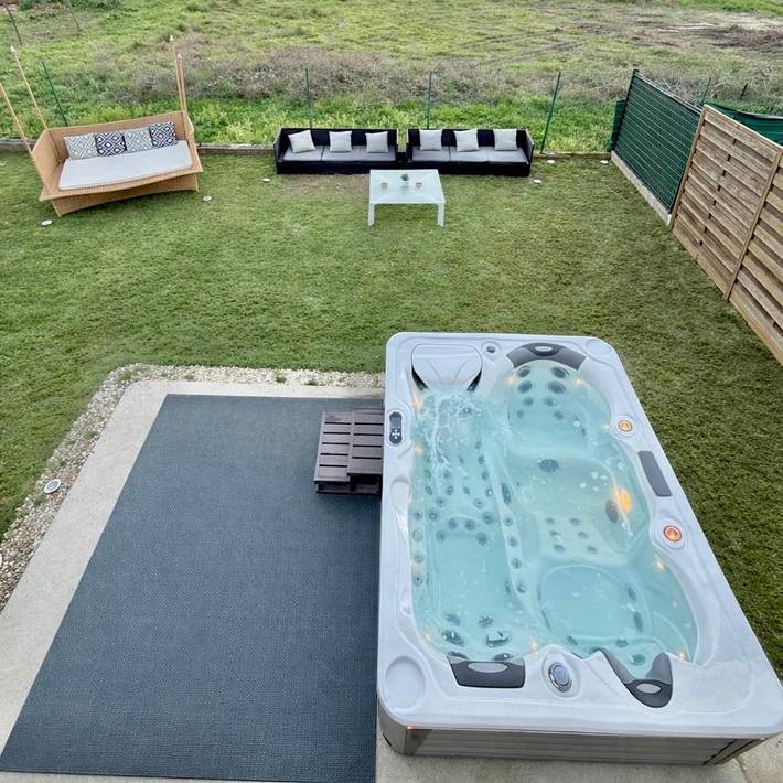 Location de vacances pour 10 personnes, avec vue sur le lac et jardin ainsi que piscine et vue, animaux acceptés à Ambarès-et-Lagrave - 2