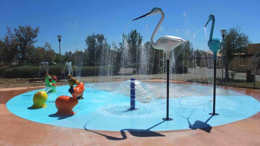 Camping pour 5 personnes, avec sauna et piscine ainsi que bassin pour enfant et terrasse, animaux acceptés à Gruissan - 2