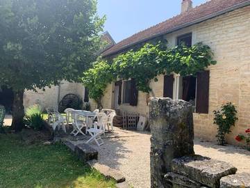 Gîte pour 12 personnes, avec jardin dans Chemin-d'Aisey