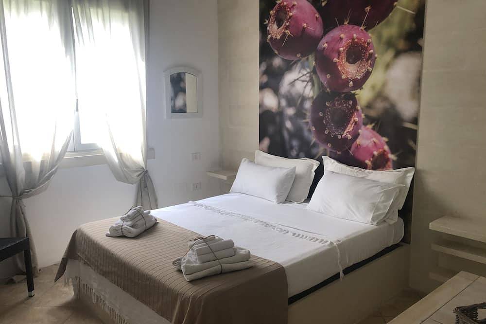 Ganze Wohnung, Studio apartment large room with double bed and bunk bed sofa, in Cursi, Lecce Provinz