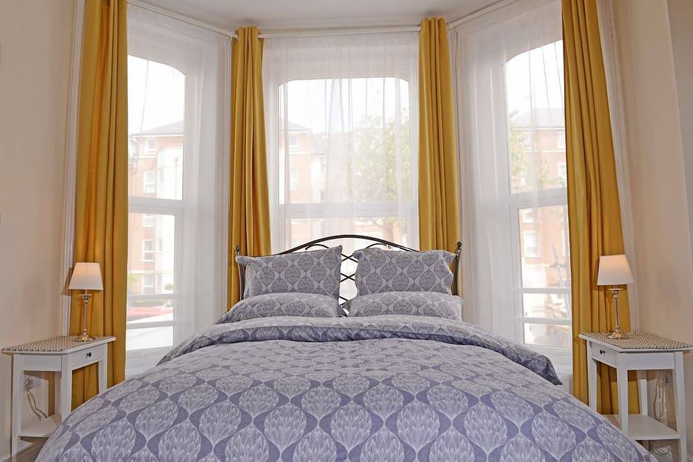 Entire apartment, Spotless 2-bed apartment with gentle ramp access in central Eastbourne for 4 in Eastbourne, East Sussex