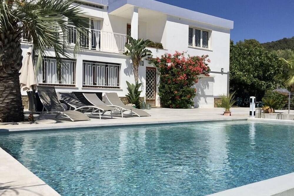 Villa Californienne piscine chauffée, plage à 5 min, max 8 pp. in Carqueiranne, Côte méditerranéenne (France)