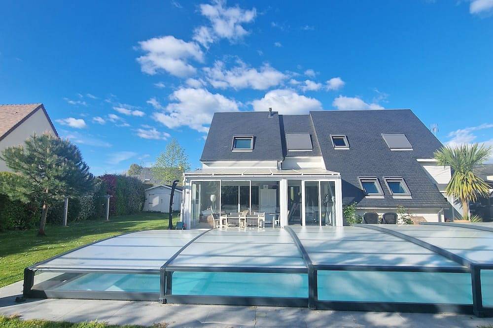 House with heated swimming pool 10x4ml in Sallenelles between Cabourg and Ouistreham. in Sallenelles, Caen und Umgebung