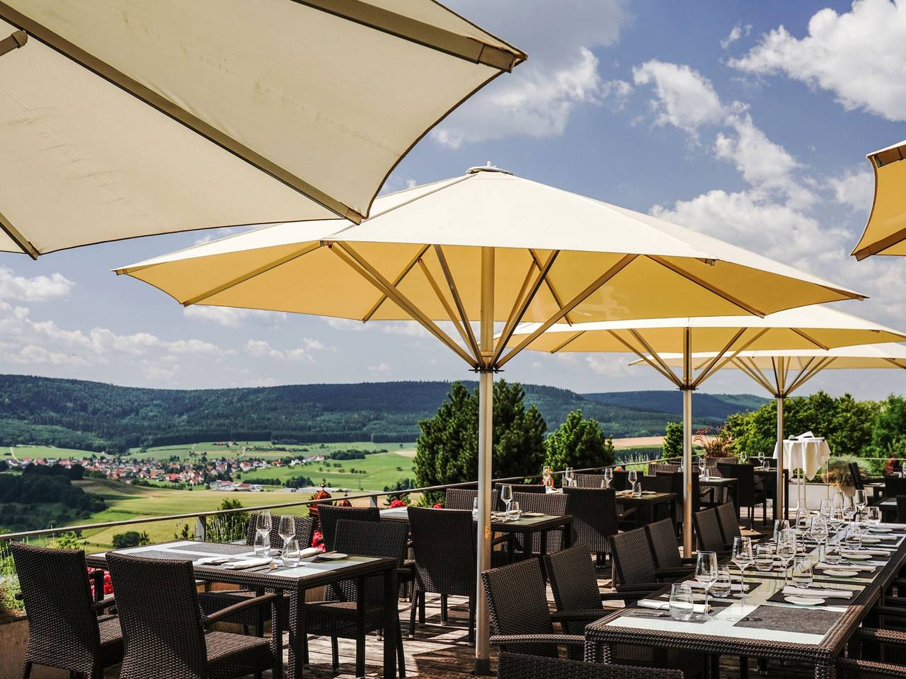 Hofgut Hohenkarpfen - Doppelzimmer mit Talblick in Hausen ob Verena, Landkreis Tuttlingen