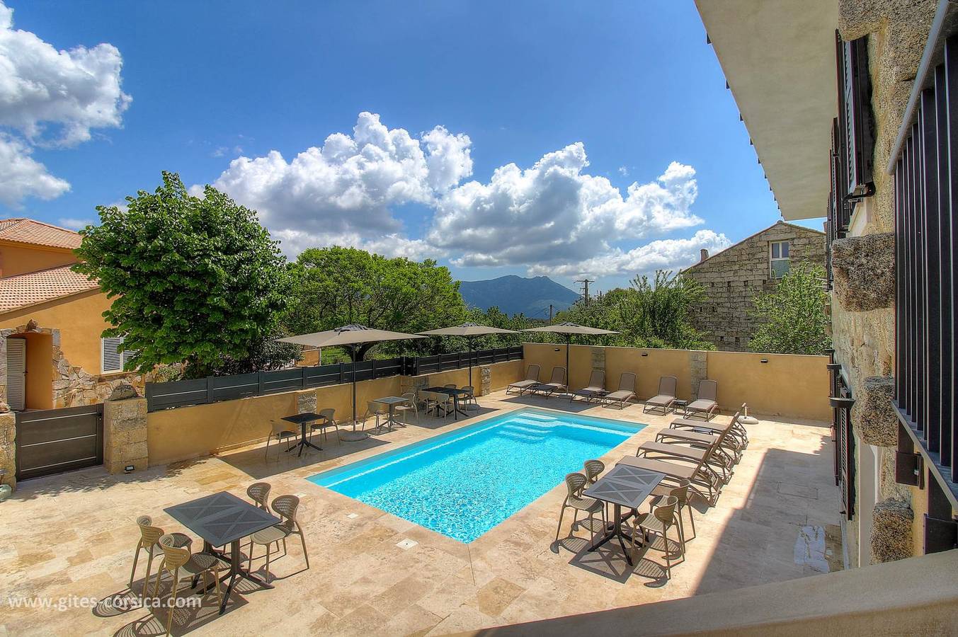 Alojamiento y desayuno para 4 personas con terraza in San-Gavino-di-Carbini, Parc naturel régional de Corse