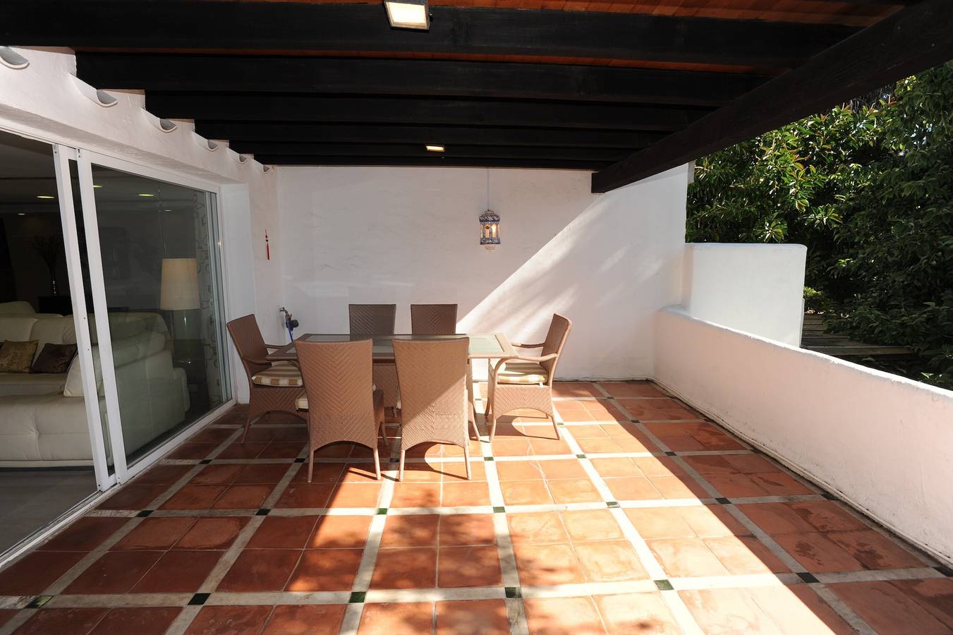Geheel appartement, Appartement 'Bonito Piso Con Jardines Y Piscina' met gedeeld zwembad, Wi-Fi en airconditioning in Playa de Casasola-Atalaya, Estepona