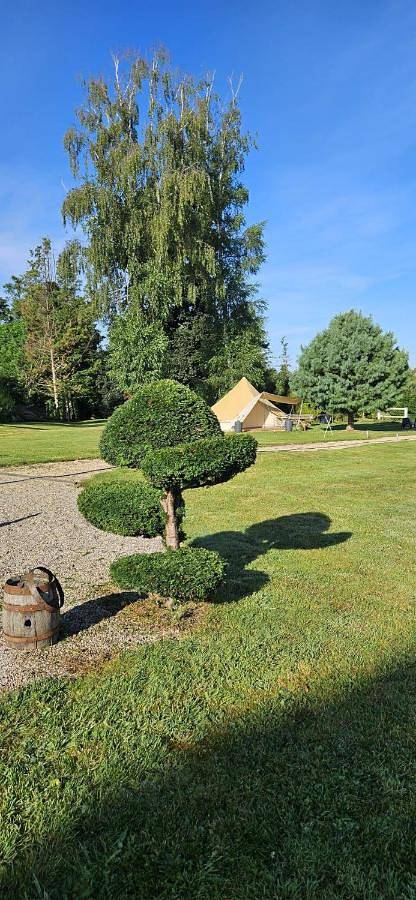 Gîte pour 2 personnes, avec Jacuzzi et Terrasse ainsi que Jardin et Vue à Châteaumeillant