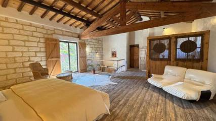 Gîte pour 2 personnes, avec piscine ainsi que jardin et vue dans Gallician