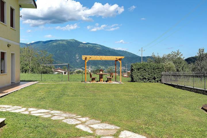 'Prosecco Room' with Mountain View, Wi-Fi and Air Conditioning in Alano di Piave, Belluno Province