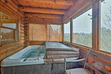 Log Cabin for 5 Guests in Pigeon Forge, Sevier County, Picture 2