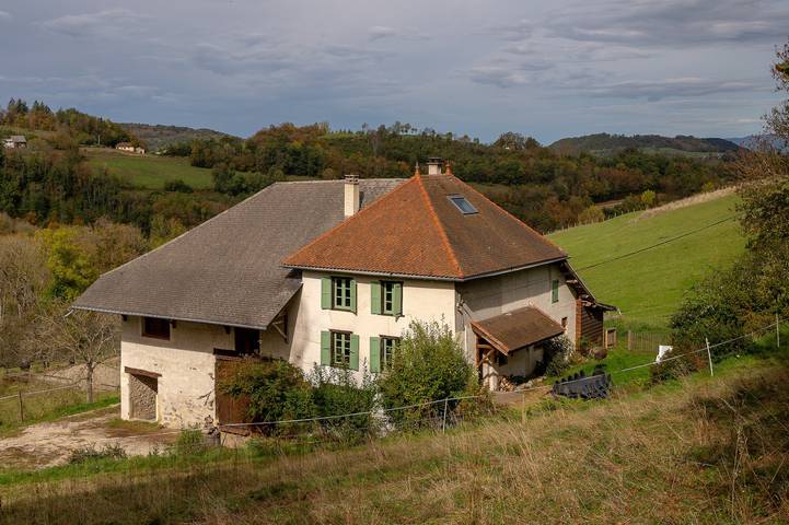 Maison de vacances 'Le Palefroi De Merlas' avec vue sur les montagnes et jardin privé in Merlas, Région de La Tour-du-Pin