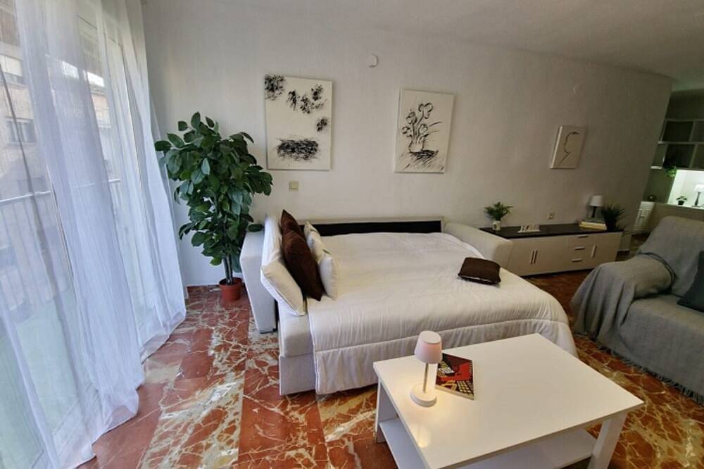 Entire apartment, Spacious apartment in city center in Granada, Granada Province