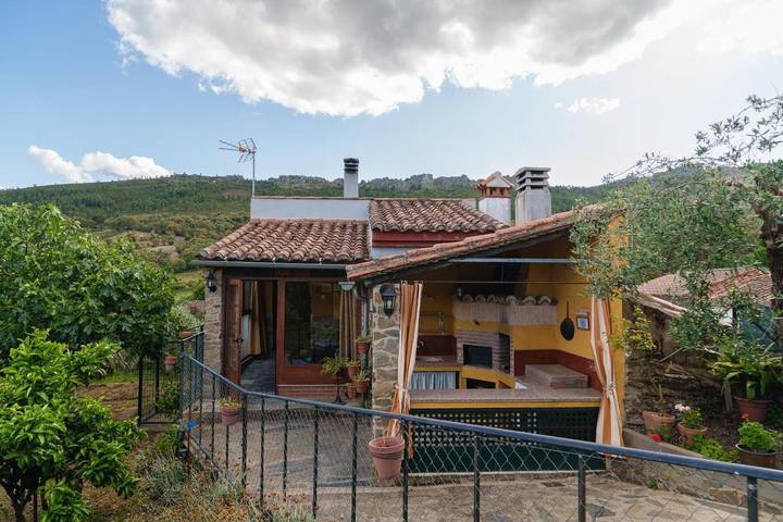 Hotel para 3 personas, con vistas además de jardín y piscina, Familias con niños - 1