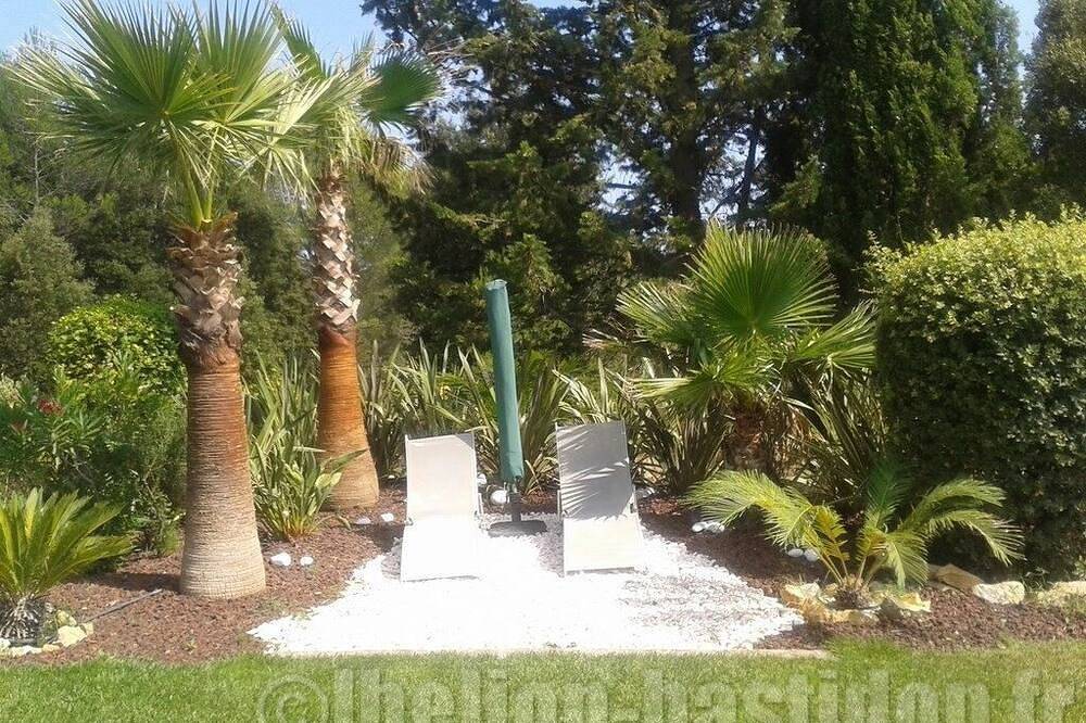 Bastidon Domaine L'helion 4 Personnes_piscine 12mx6m au sel in Taradeau, Draguignan Region