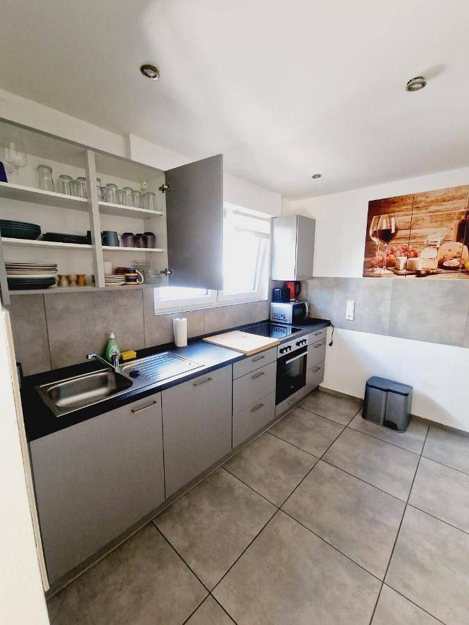 Cały apartament, Große Wohnung mit zwei Schlafzimmern und Terrasse in Bonn in Bonn, Nadrenia