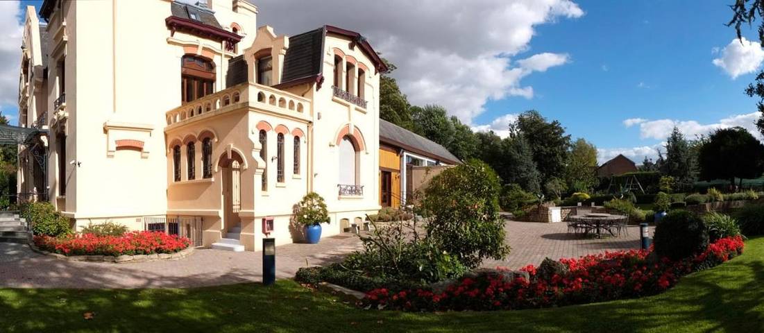 Chambre d’hôte pour 2 personnes, avec Balcon et Terrasse ainsi que Jacuzzi et Jardin à Caudry