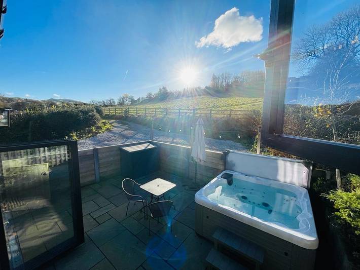 Holiday home for 2 people, with garden and hot tub in the United Kingdom