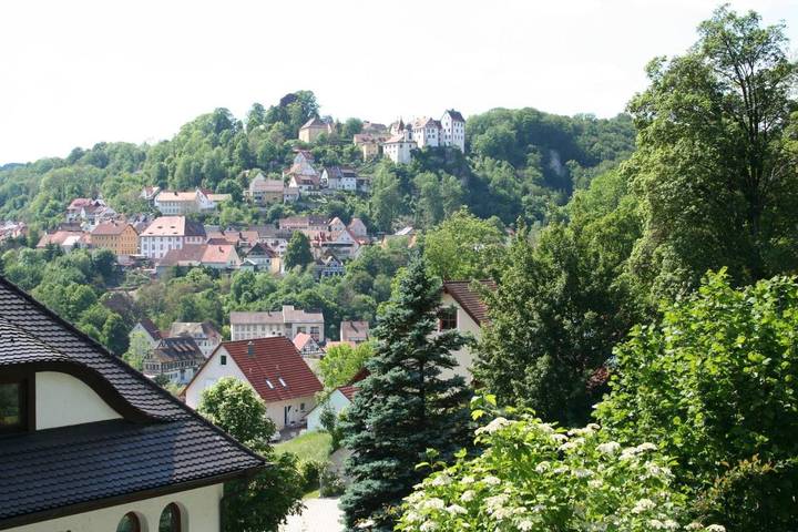 Ferienwohnung für 8 Personen, mit Balkon und Terrasse sowie Garten und Ausblick