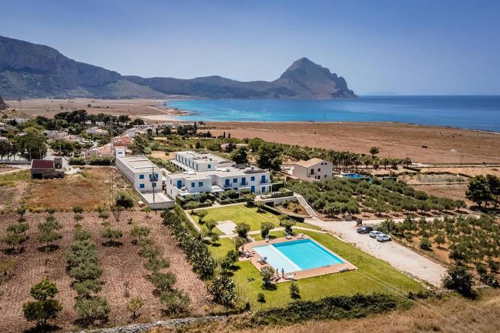 Location de vacances pour 4 personnes, avec bassin pour enfant et vue ainsi que jardin et piscine dans Macari - 3