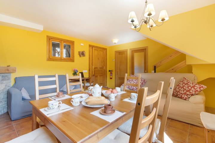 Casa Montenegro – Landhaus mit Garten, Bergblick und kostenlosem Wlan in Navarri, Foradada del Toscar