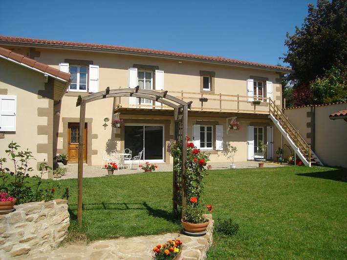 Gîte pour 2 personnes, avec jardin et piscine