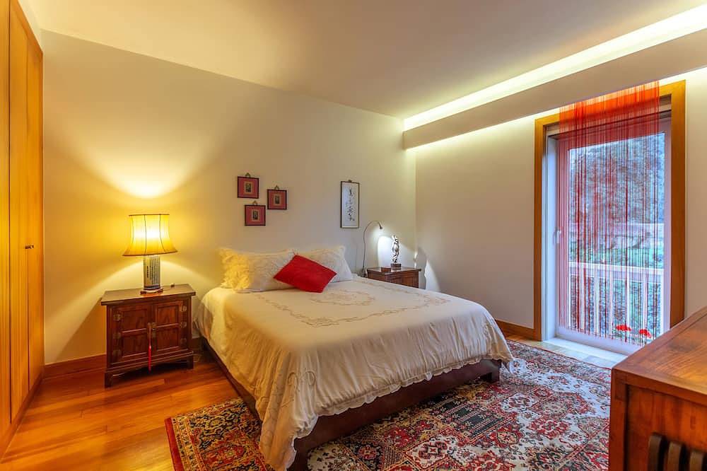 Entire apartment, Apartment with terrace, sea and mountain views in Viana do Castelo, Vale do Lima