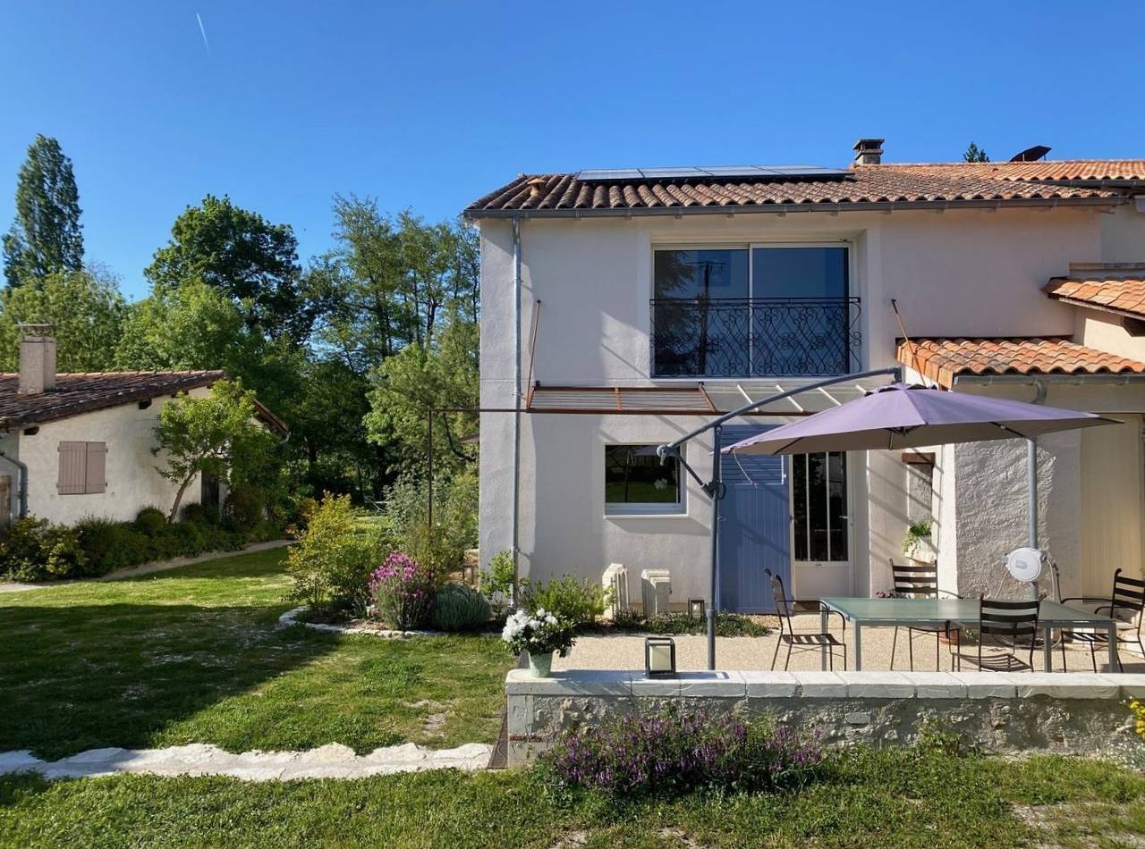 Chambres d'hôtes dans Réserve Naturelle de 15 Hectares - Bleuet- Suite double vue sur prairies in Saint-Antoine-Cumond, Dordogne