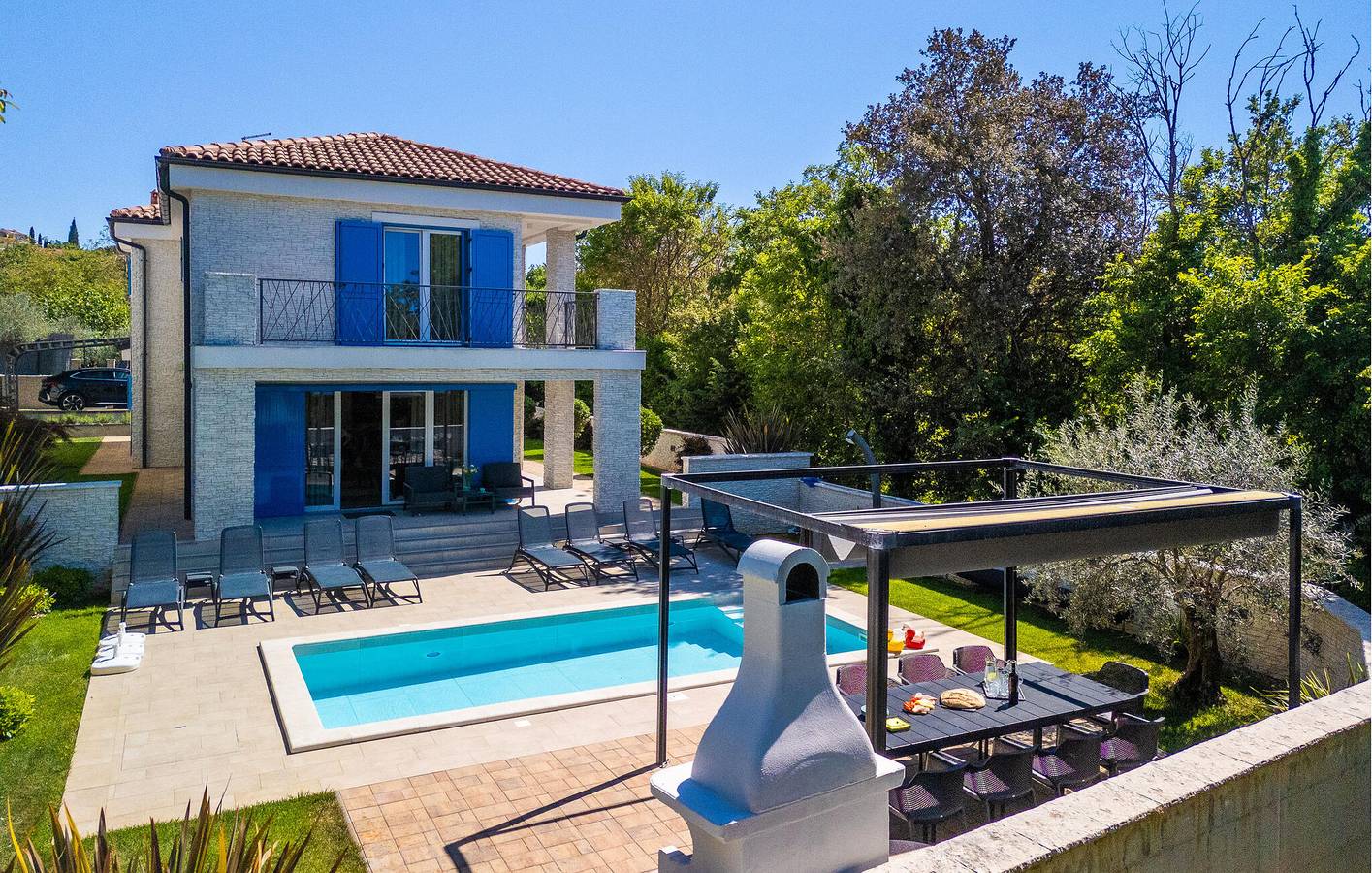 Geräumige 2-Zimmer-Wohnung mit Pool, WLAN und 2 km entferntem Strandzugang in Malinska-Dubašnica, Krk