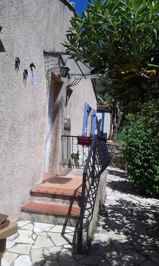 Location de vacances pour 2 personnes, avec jardin et vue, animaux acceptés à Le Revest-les-Eaux - 4