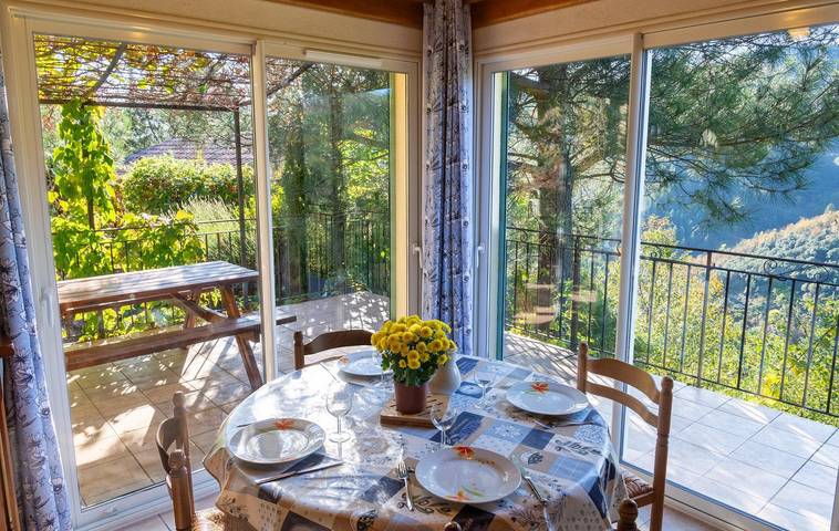 Gîte pour 6 personnes, avec Balcon et Terrasse ainsi que Jardin et Piscine dans Lozère - 2