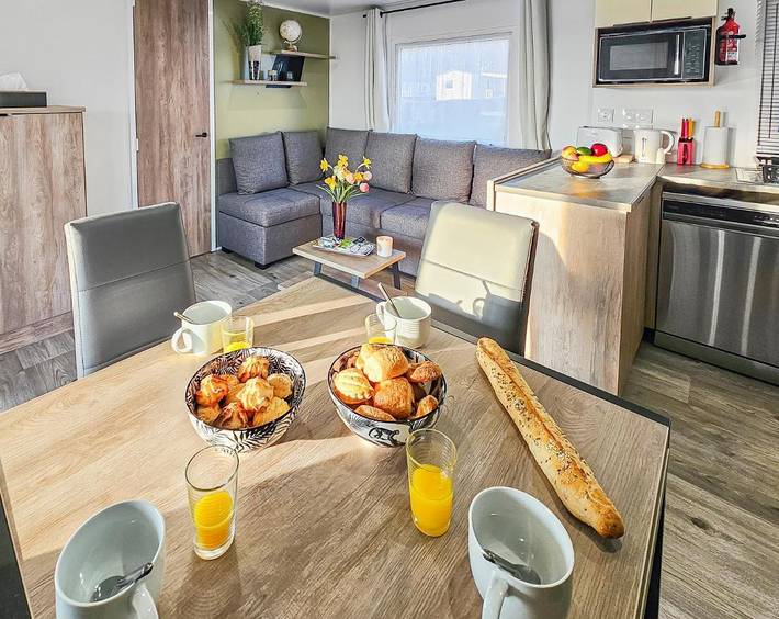 Camping pour 6 personnes, avec Jacuzzi et Terrasse ainsi que Jardin et Piscine à Litteau
