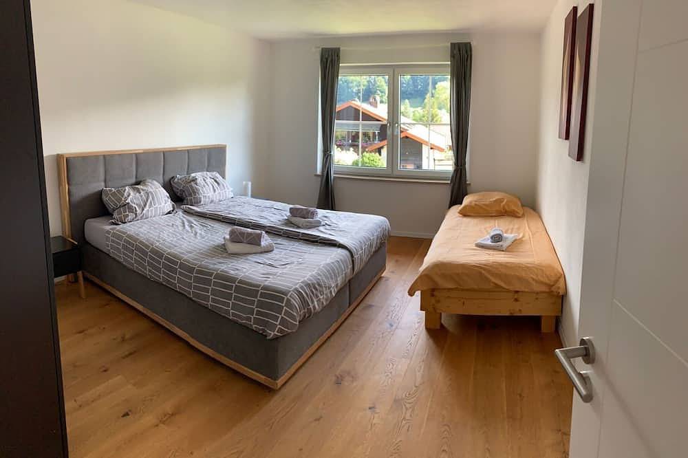 Very nice, newly renovated vacation home near Kochel am See for up to 10 people in Großweil, Das Blaue Land