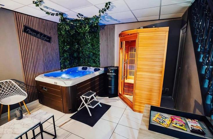 Gîte pour 2 personnes, avec sauna et jacuzzi ainsi que jardin et terrasse à Denain