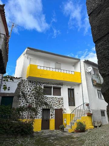 Gîte pour 5 personnes, avec vue et balcon à Gouveia