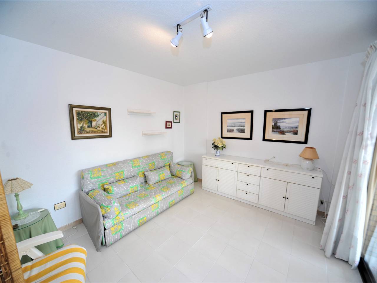 Apartamento entero, Apartamento cómodo en Benicàssim, cerca de la playa, parking, piscina in Benicasim, Costa del Azahar